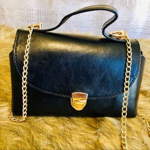 Black Vintage with Gold Chain Shoulder Purse 💜